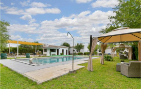 Beautiful home in El Coronil with Outdoor swimming pool, WiFi and 8 Bedrooms, El Coronil